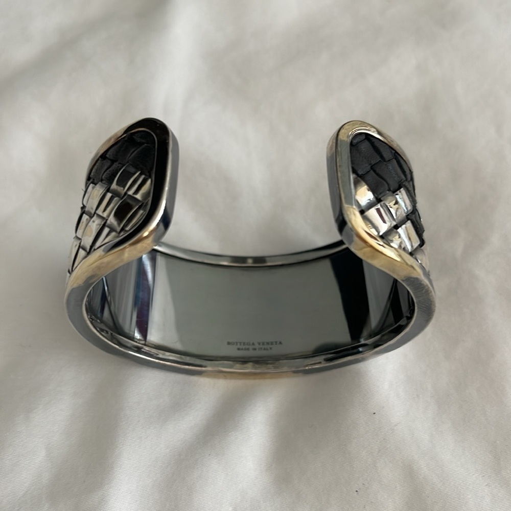 BOTTEGA VENETA Silver and leather intrecciato cuff bracelet - Picture 3 of 6